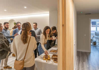 desayuno-con-experiencias-fer-joven-espacio-lasai-perspectivas-economicas-2024-12