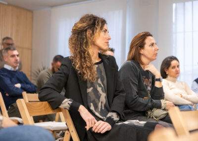 desayuno-con-experiencias-fer-joven-espacio-lasai-perspectivas-economicas-2024-6