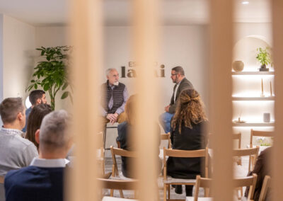 desayuno-con-experiencias-fer-joven-espacio-lasai-perspectivas-economicas-2024-7